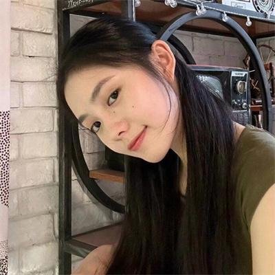 盛开的樱花林下